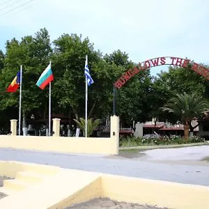 Roses Bungalows Неос-Мармарас